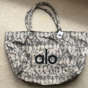 ALO Yoga Patterned Gray Tote Bag